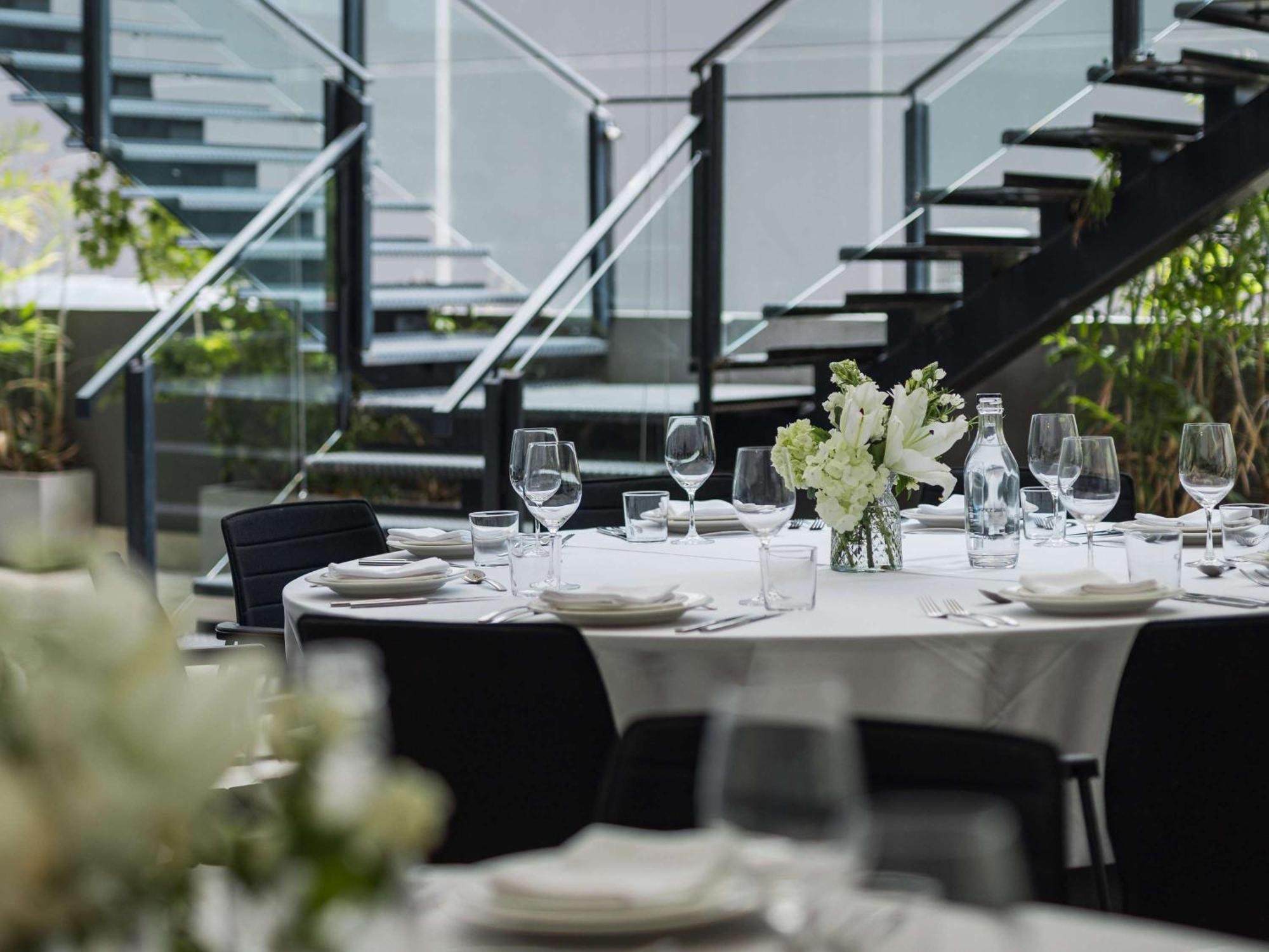 The Olsen Melbourne Art Series Eksteriør bilde The River Restaurant