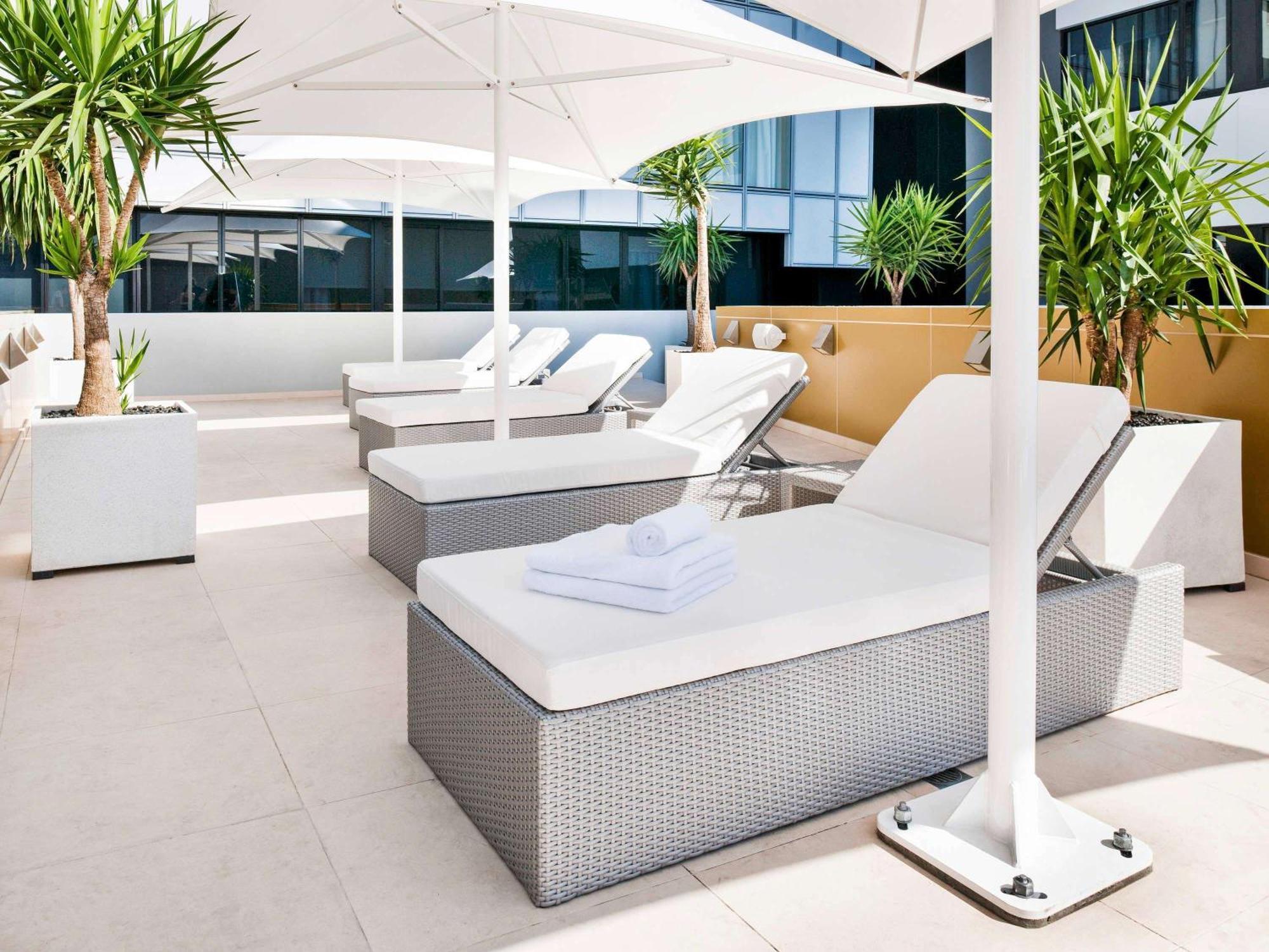 The Olsen Melbourne Art Series Eksteriør bilde The rooftop pool at the Hotel