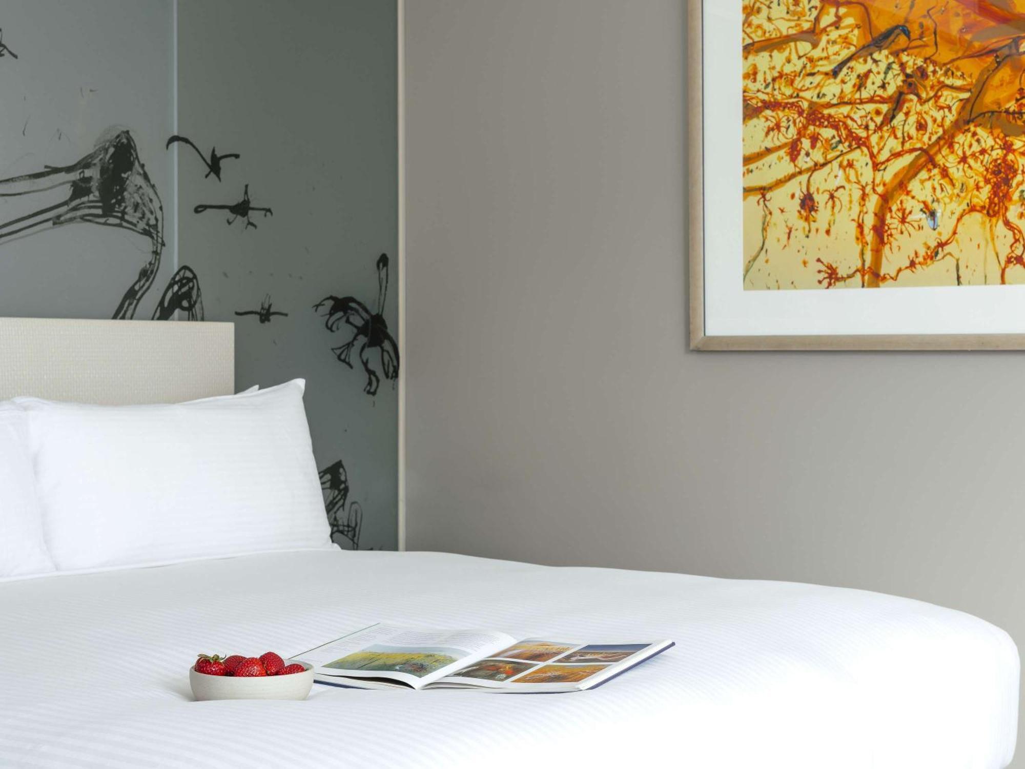 The Olsen Melbourne Art Series Eksteriør bilde A room at the hotel