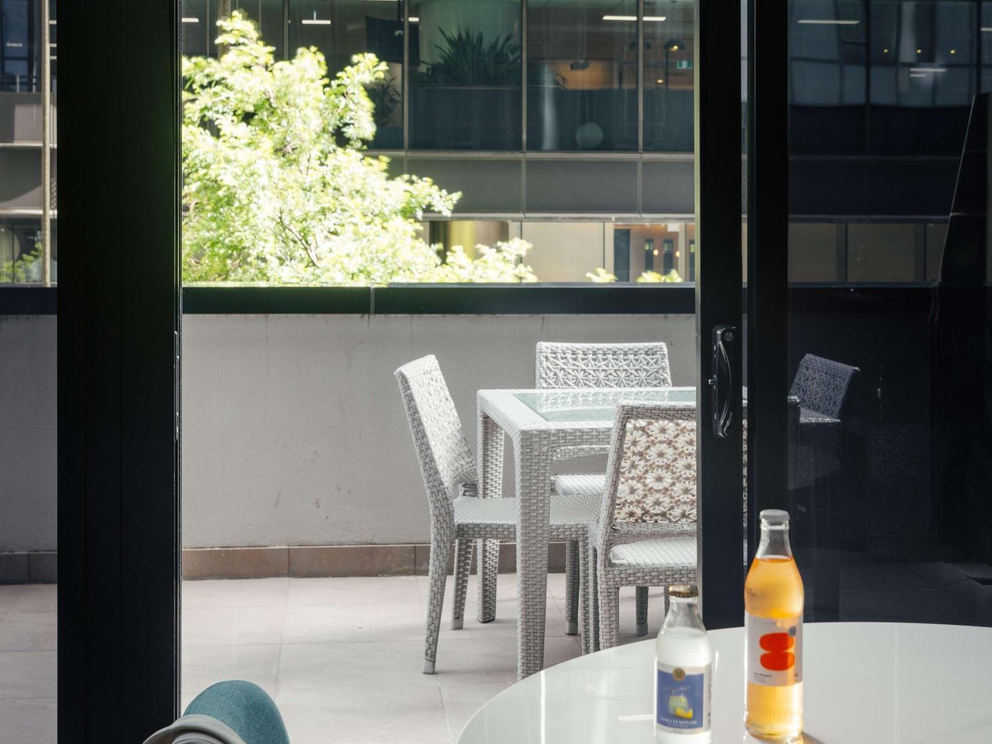 The Olsen Melbourne Art Series Eksteriør bilde The balcony of a typical apartment