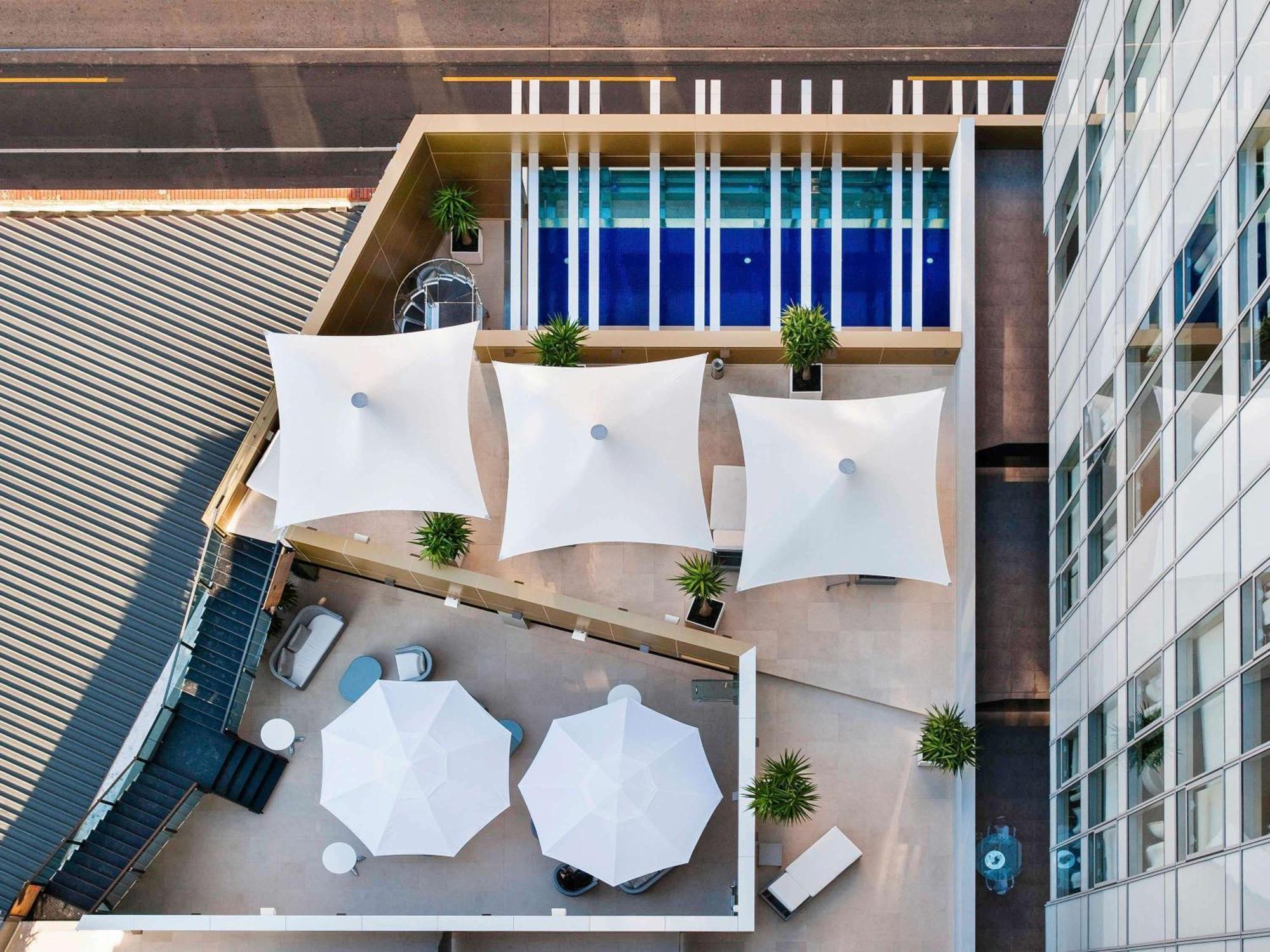 The Olsen Melbourne Art Series Eksteriør bilde The rooftop pool at the hotel